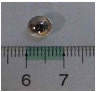 As-received LaO3/2-TiO2-ZrO2 ternary non-crystal with a large diameter of approximately 7 mm.