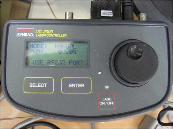다이얼식 레이저 컨트롤러 (Model: UC-2000, 제조사: SYNRAD사)