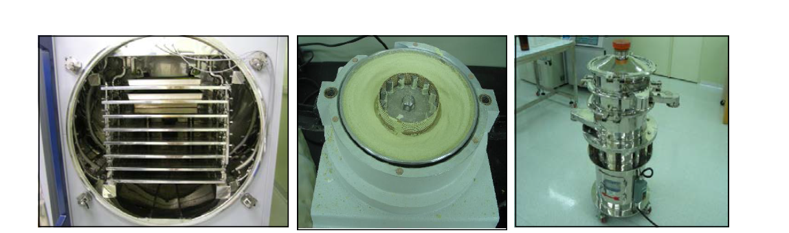 원료시료를 제조하는 기구들: (왼쪽) 동결건조기, (가운데) 분쇄기, (오른쪽) 체거름기