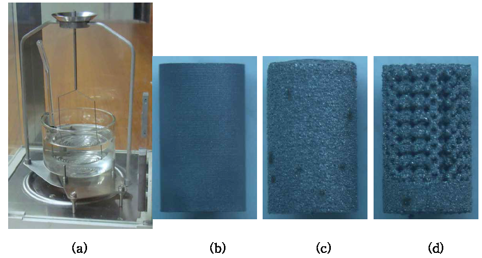 시험에 사용한 장치와 시편: (a) 밀도측정 장치와 전자저울, (b) 기계가공한 시편, (c) dense 3D 프린팅 시편, (d) porous 3D 프린팅 시편.