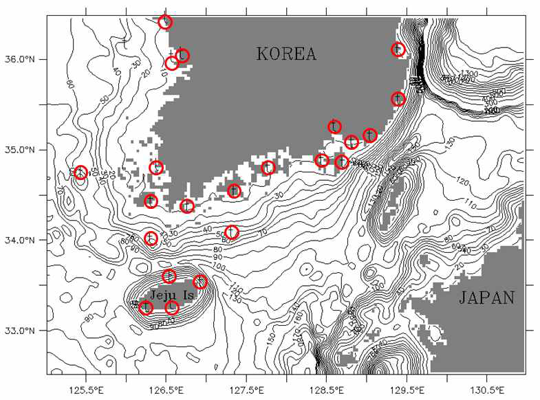 한국 남해역 ROMS 모형 영역 및 수심 (붉은 원은 비교대상인 국립해양조사원 검조소 위치)