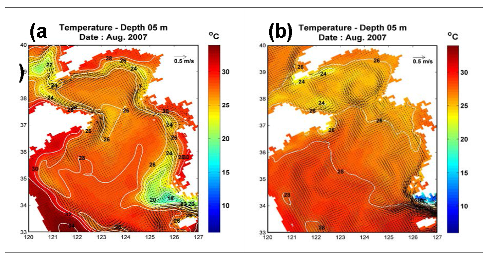 (a) 조석만 고려한 2007년 8월 표층 수온 및 해류 분포도 및 (b) 바람과 강물만 고려한 2007년 8월 표층 수온 및 해류 분포도