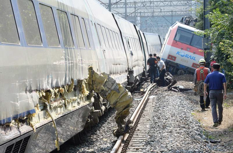 서울행 KTX 차량 측면부 파손부위