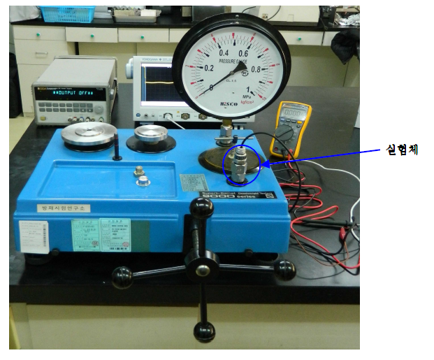 압전소자형 중량센서 특성실험 장면