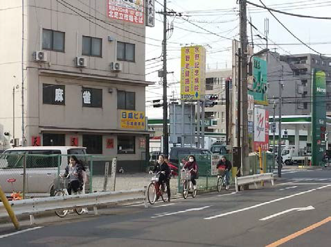 교차로 부근 가드레일 설치(일본)