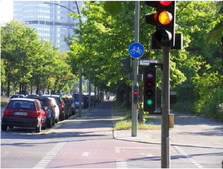 자전거도로_보도높이형 설치 사례(독일 베를린)