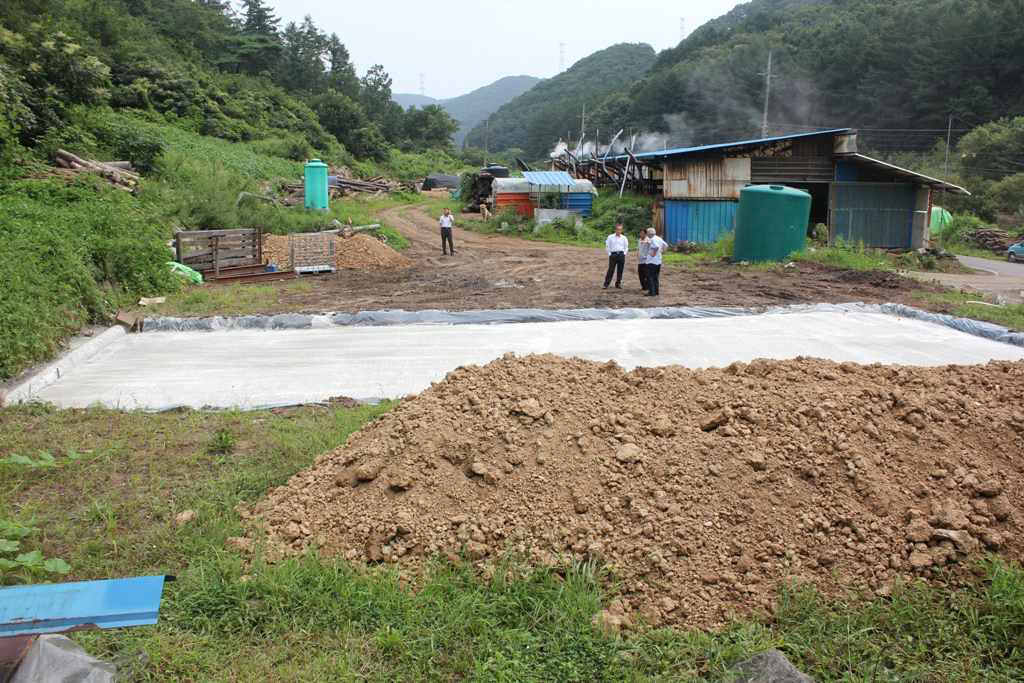 온열욕 겸용 숯가마 축조 부지 기반 시멘트 타공(후면부).