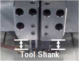 Multi Tool Jig와 공구 사이의 여유 부분