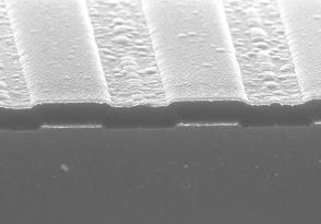 Glass 기판 위에 형성된 임프린팅 결과의 전자 현미경 사진
