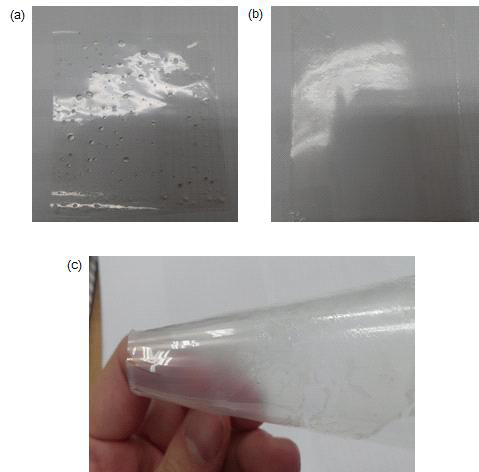 (a) 아크릴고분자 없는 레진의 코팅 상태; (b) 아크릴고분자 포함 레진의 코팅 상태; (c) 경화 후 필름의 유연성 테스트