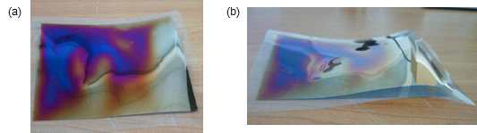 (a) 금속층의 색상 변화; (b) 금속층의 뒤틀림