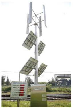경기도 의왕역 선로변에 설치된 태양광-풍력 하이브리드 전력 발전기