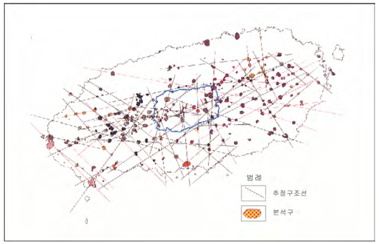 분석구의 선상 배열 양상을 이용한 화산활동 지배 예상 구조선.