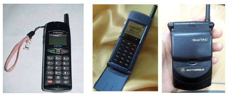 흑백화면 바형 휴대폰(좌 1), 플립형 휴대폰(우 2)