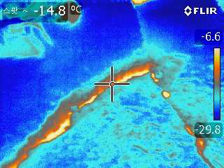 Infra-red image showing surface temperature distribution around sea-ice lead