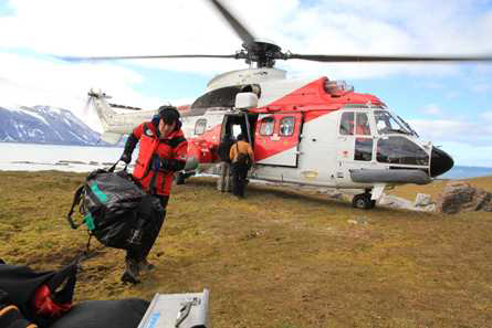 1차년도에 활용한 스발바르 정부(Sysselmannen)의 헬기(Super Puma)