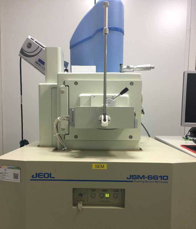 각 마운트의 BSE image를 얻기 위해 사용한 극지연구소가 보유한 JEOL-JSM6610 주사전자현미경(SEM)을 사용