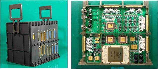 KOMPSAT-3의 PCDU(좌) 및 하우징 제거된 내부회로(우)
