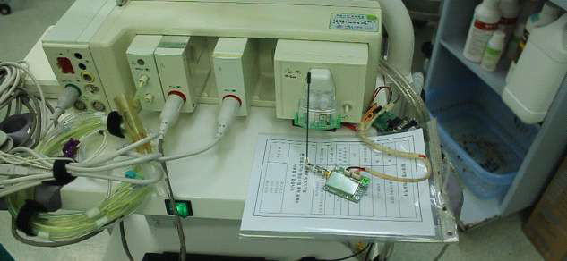 WMTS 송신기를 장착한 모듈러 환자감시장치(PMS)(수술실 내부)