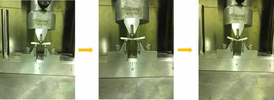 Layer-by-Layer 공정으로 제작된 단열재의 3 point bending 테스트 장치 및 파손과정
