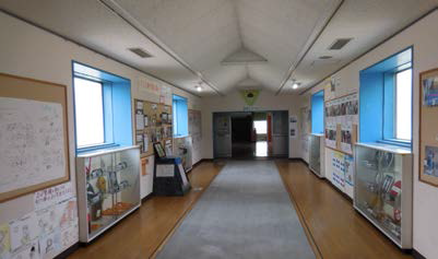 연결복도를 활용한 안전체험전시공간 (일본 아츠기시립 시미즈초등학교)