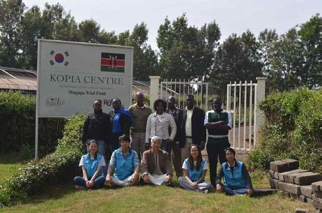 KOPIA 케냐 센터의 소장ㆍ연구원 및 현지 직원들