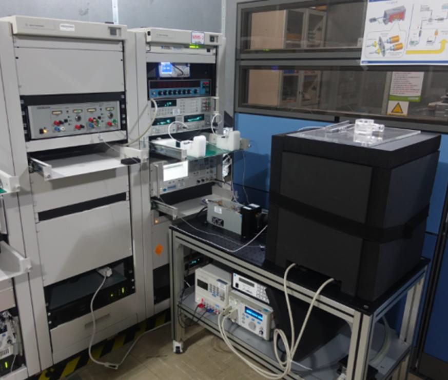 KRISS V-band waveguide microcalorimeter and measurement system