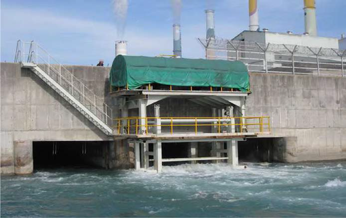 하동화력발전소 방수로 구간에 설치되어 있는 조류식 발전장치 (50kW급)