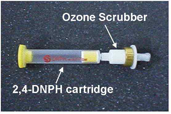 카보닐 시료채취용 펌프와 2,4-DNPH 카트리지 및 오존스크러버