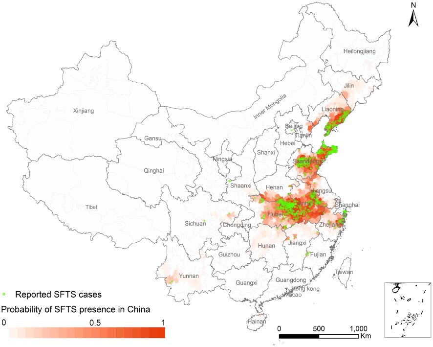 GIS를 이용한 중국에서 SFTS 환자발생지역과 발병위험지역 분석(녹색 점은 2010~2013 년 사이 SFTS환자 발생지역, 붉은 점은 명암에 따른 SFTS발병 위험지역을 표시함