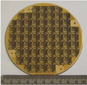 HEMT 기술로 제작된 자동차 레이더용 MMIC 칩 (웨이퍼 사진 )