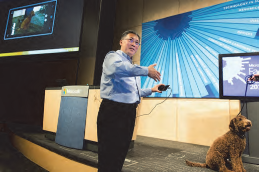2014년 7월 15th annual Microsoft Research Faculty Summit에서 Project Adam의 개 품종 인식 기능 시연 모습
