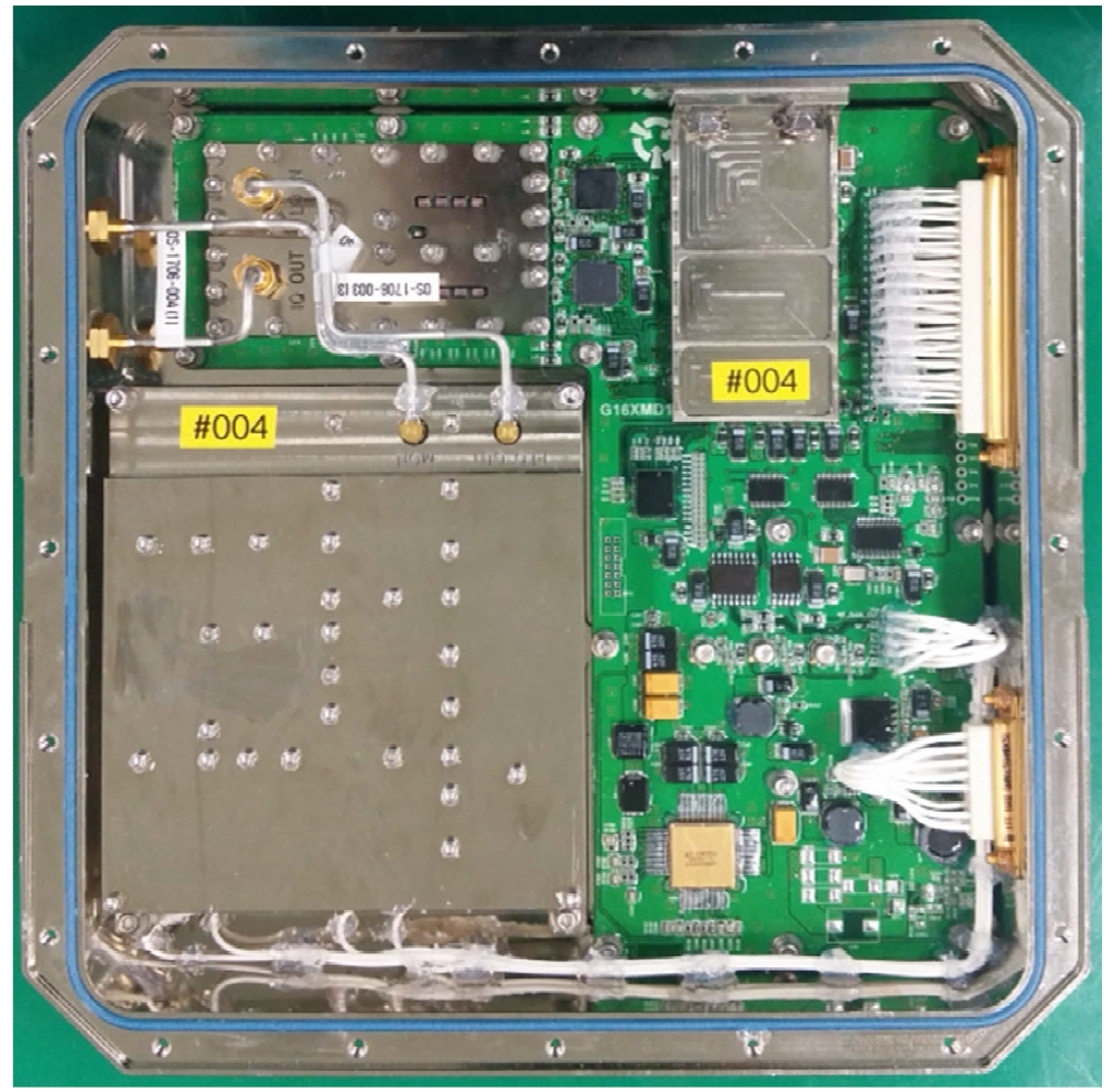위성영상자료전송용 X밴드 변조기 상부 형상