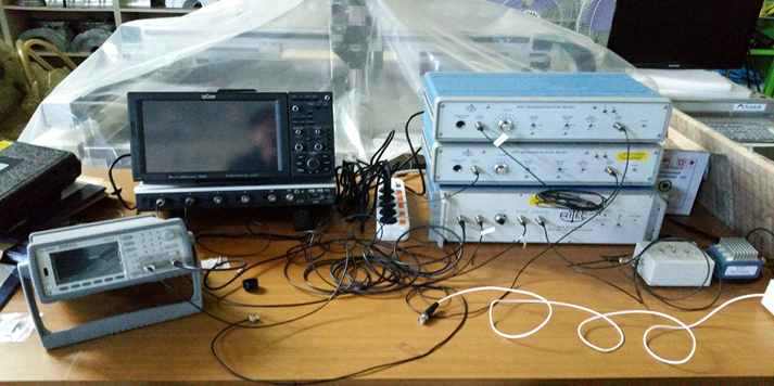 구축된 음향 메타물질 반사율 및 투과율 측정을 위한 Function generator, 오실로스코프, 마이크 등의 실험 장비