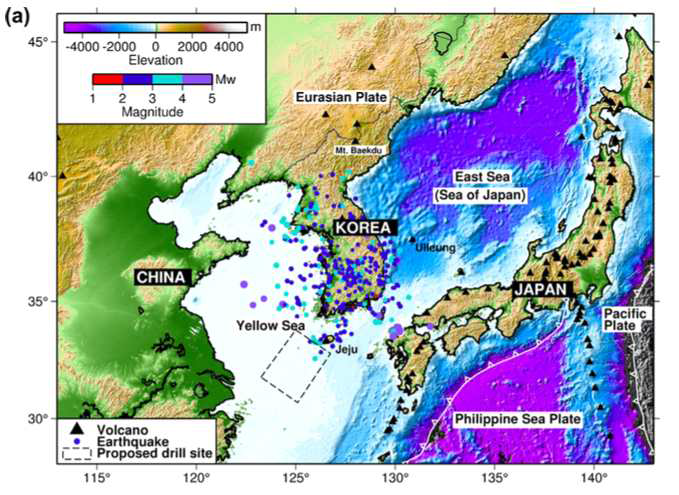 동아시아 지역에서 발생한 지진 분포 및 주요 화산체의 분포
