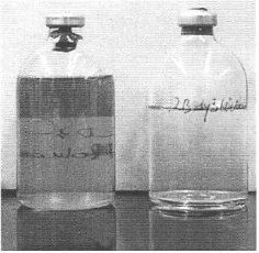 Hydrazinolysis에 의한 고분자용 액의 반응 전후의 색 변화.