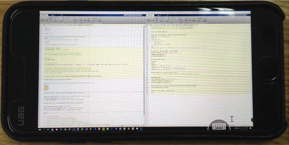 스마트폰을 이용하여 전산시뮬레이터 접속한 모습