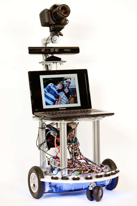 3D sensing technology를 장착한 Microsoft의 Roborazzi robot