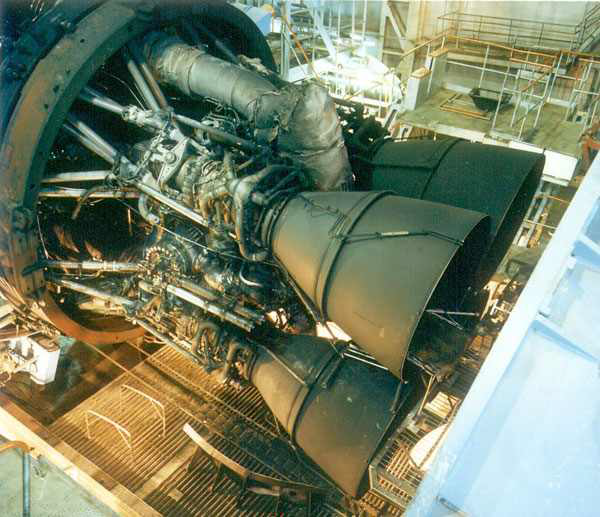 엔진시험스탠드에서 연소시험 후의 RD-170.