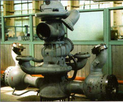 RD-170 터보펌프 및 2개의 가스발생기