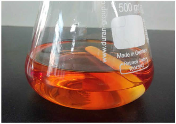 Ethyl acetate를 이용한 용매 추출 공정 중 교반 후 aqueous phase와 organic phase의 층분리 상태