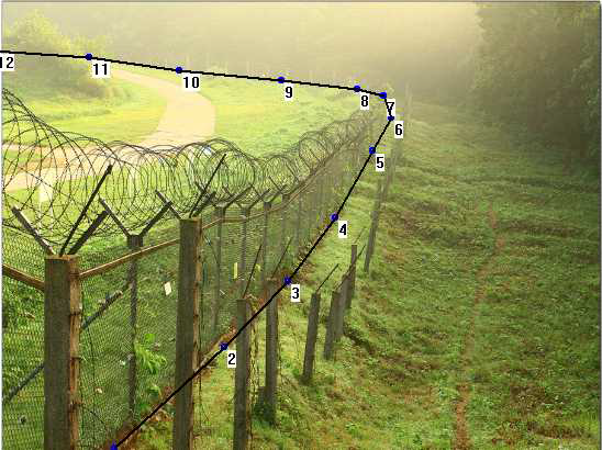 실제 펜스 라인을 따라 입력한 제어점을 연결한 직선