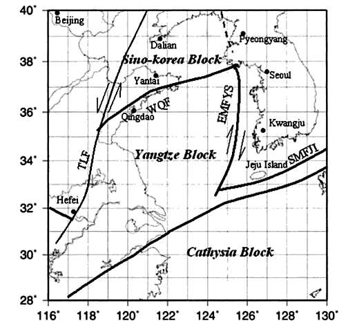 황해 및 인접지역의 지괴간의 연결 분포도 (Hao et al., 2007). 굵은 선은 추정된 단층 구조선. TLF : Tancheng-Lujiang Fault Zone, WQF : Wulian-Qingdao Fault, EMFYS : East Marginal Fault of the Yellow Sea, SMFJI : South Marginal Fault of Jeju Island
