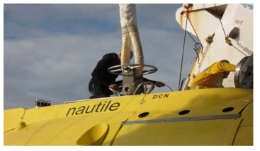 Mating docking head and lifting gear before launching Nautile.