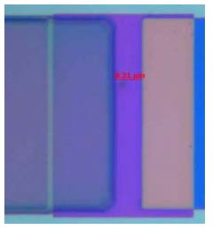 CNT가 도핑된 그래핀 전극을 갖는 a-IGZO TFT의 전극 사진. 명확한 구분을 위해 photoresist는 제거하지 않았 으며, photoresist가 덮힌 쪽에 graphene+CNT가 존재한다.