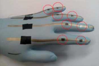 손가락 마디에 부착된 압전센서를 이용한 초박막 자가 발전 인공 피무
