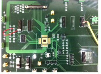 패키징된 CMOS 검출기 및 측정을 위한 PCB