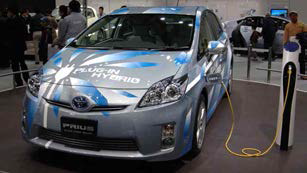 2012년 출시한 일본 도요타의 Prius 플러그인 하이브리드 전기자동차