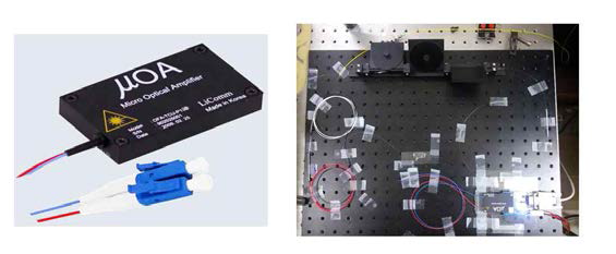 (주)라이콤의 초소형 광 증폭기 사진(좌) 및 이를 포함하는 극초단 레이저의 모습 (우)