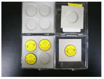 Photo of radioactive sources (10 μ Ci Na-22, 1 μCi Cd-109, 1 μCi Cs-137, and 1 μ Ci Co-57) for a behavioral study of volatile I2 and CH3I from water droplets-air flow under irradiation condition